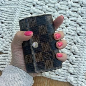 🤎LOUIS VUITTON 6 RING KEY HOLDER W/CARD SLOT